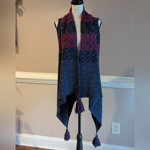 Geometric Patterned Sleeveless Cardigan with Tassels